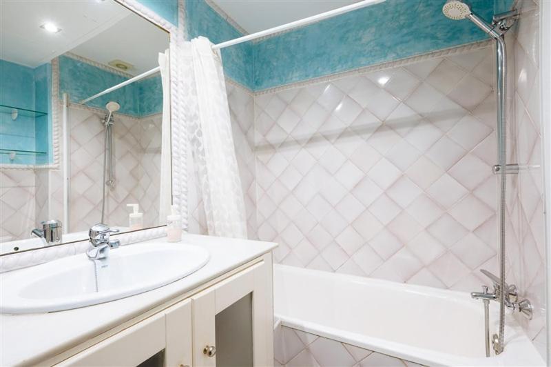 Vivienda Turistica Atanasio Barron- Free Parking Seville