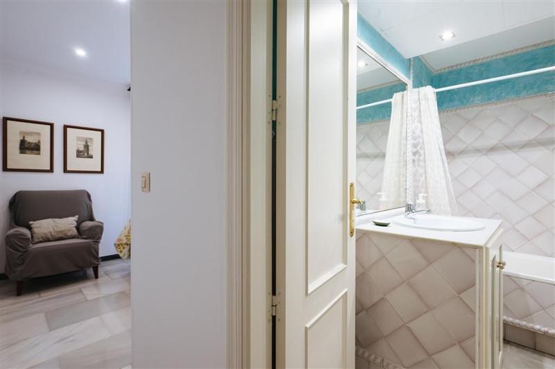 Atanasio Barron- Free Parking Appartement